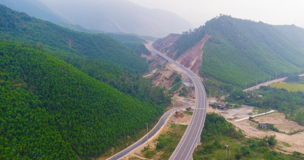 La Sơn - Túy Loa cung đường cao tốc đẹp nhất Việt Nam