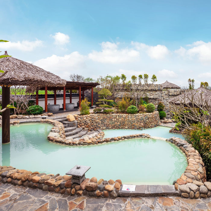 Xe từ Đà Nẵng đi Kobi Onsen Resort Huế giá rẻ