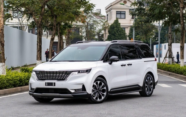 Thuê xe Carnival Đà Nẵng đời mới giá rẻ